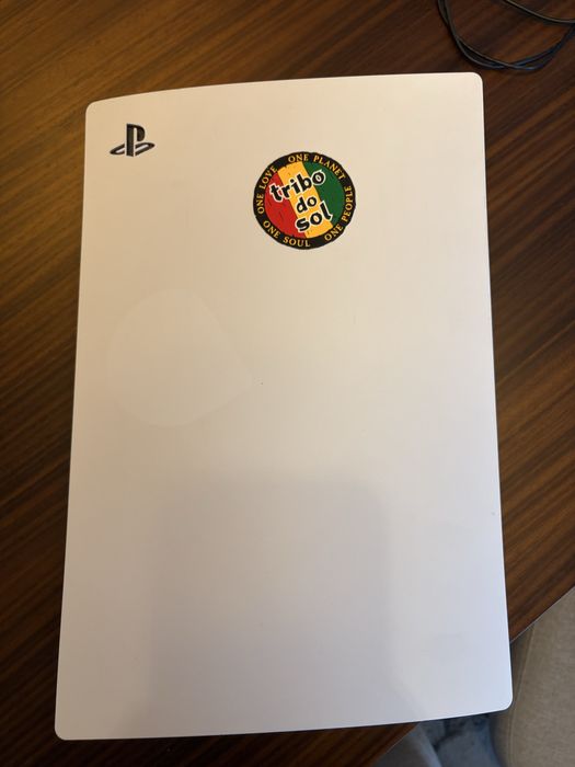 Playstation com 1 comando 825GB