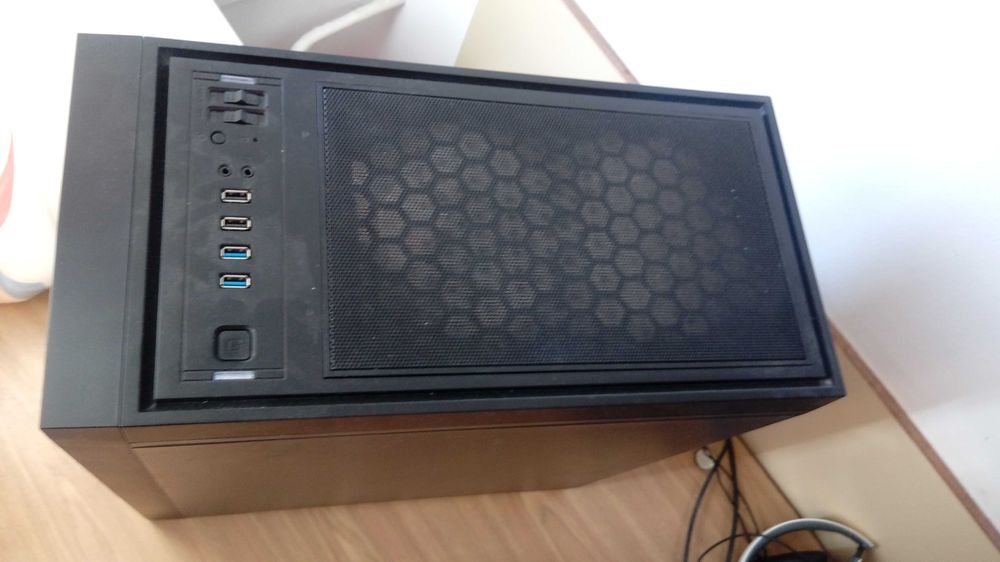 Komputer stacjonarny gamingowy wraz z monitorem Samsung Odyssey G5 27"