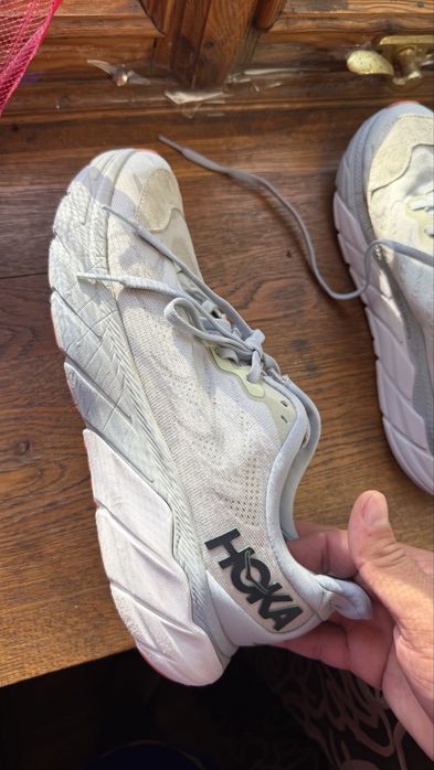 Продам кросівки унісекс HOKA Arahi 6 (Розмір 41 - 26,5 см)