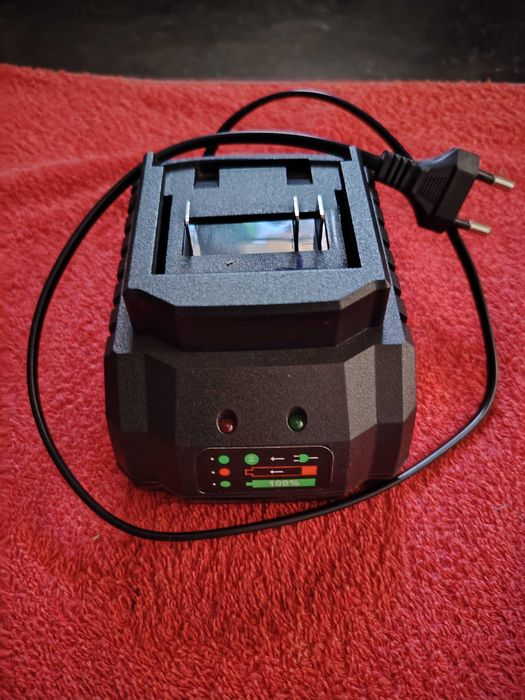 Carregador Makita 14,4 - 18 volts  3 A + Carregador Makita 18 -  21 volts