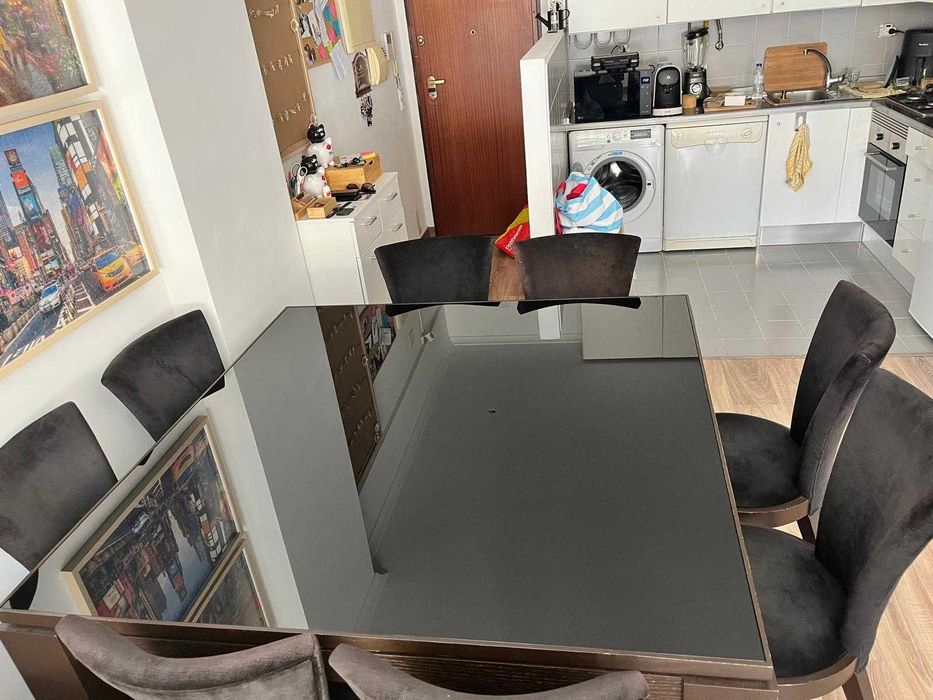 Mesa de jantar extensivel com 8 cadeiras