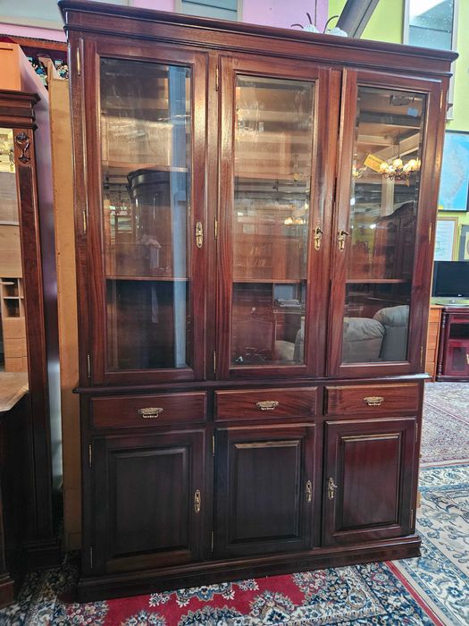 Livreiro em madeira com portas em vidro- óptimo estad