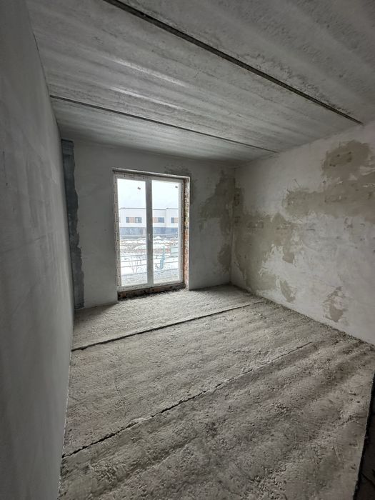 Просторий таунхаус 140м2 з терасами і балконом +50м2 в Крихівцях