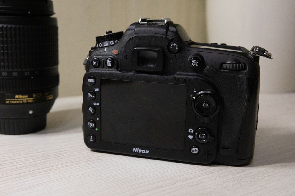 Продам Nikon D7200 з об'єктивом 18-140 +ПОДАРУНОК
