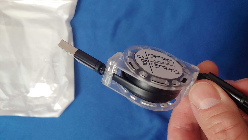 Универсальный зарядный кабель на 3 вида зарядок Рулетка походный новый