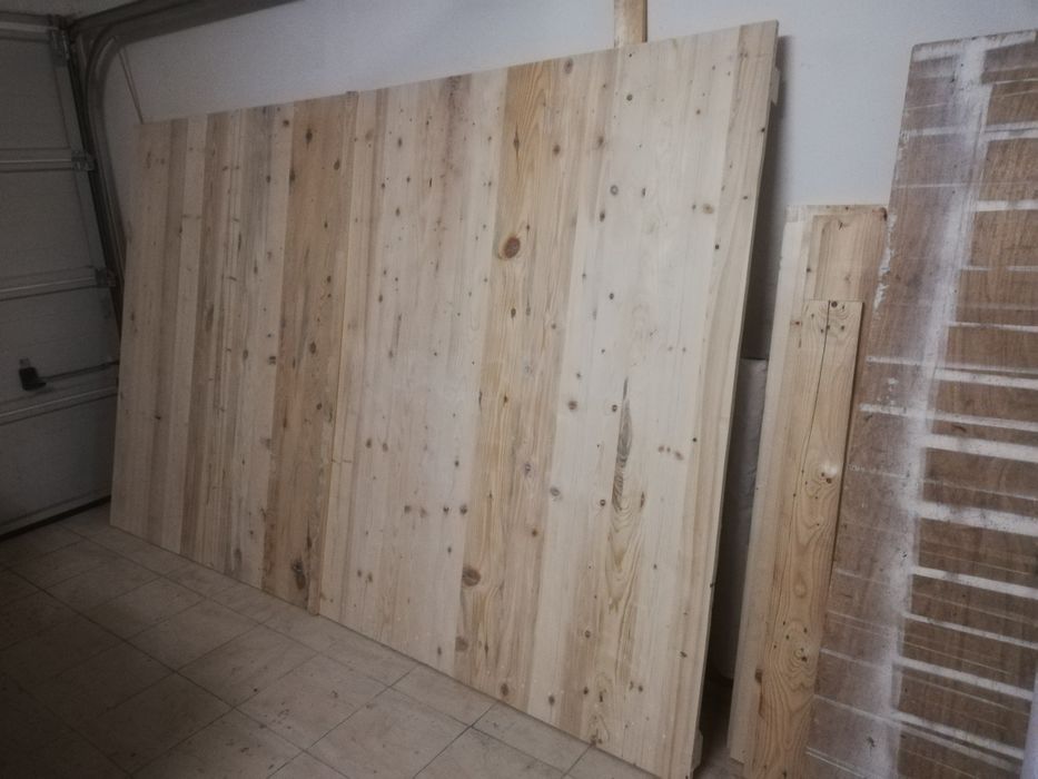 Portões de madeira.