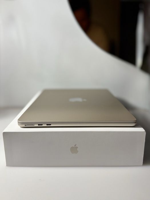 Apple MacBook Air 13" , 8-rdzeniowy procesor M3 (GPU 8 rdzeni), RAM 16 GB, dysk 256 GB