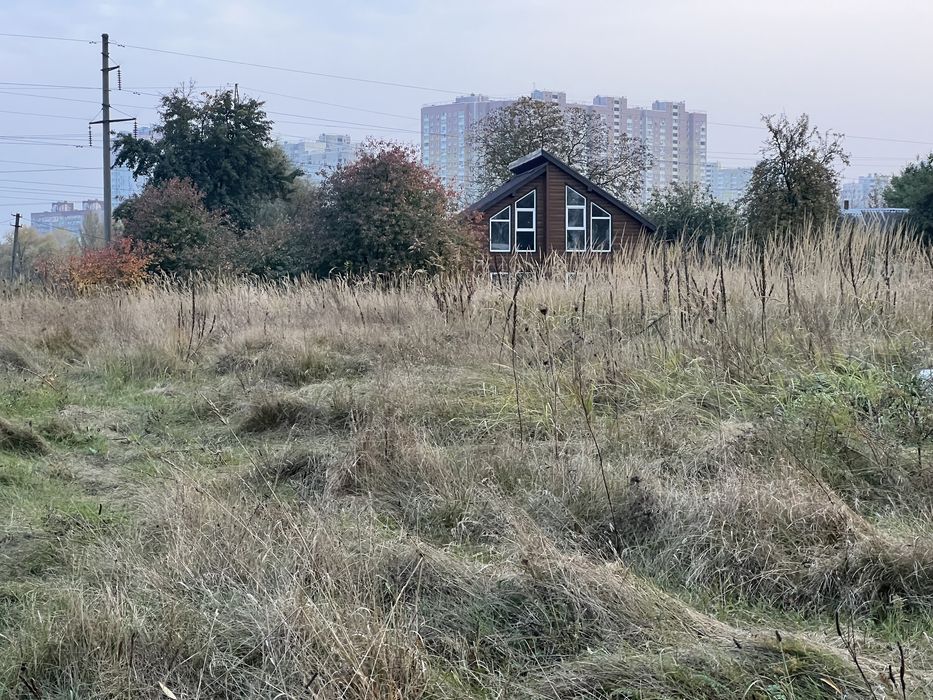 По земел уч 23сот в самом селе Погребы возле самого города Киева