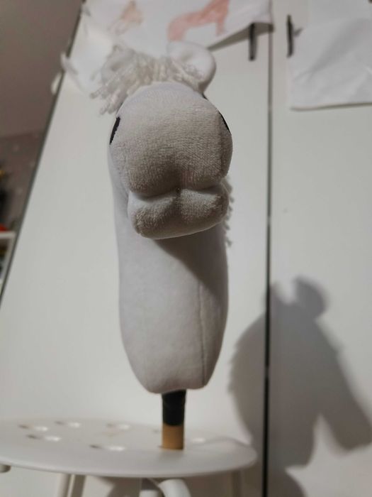Hobby horse koń na patyku biały