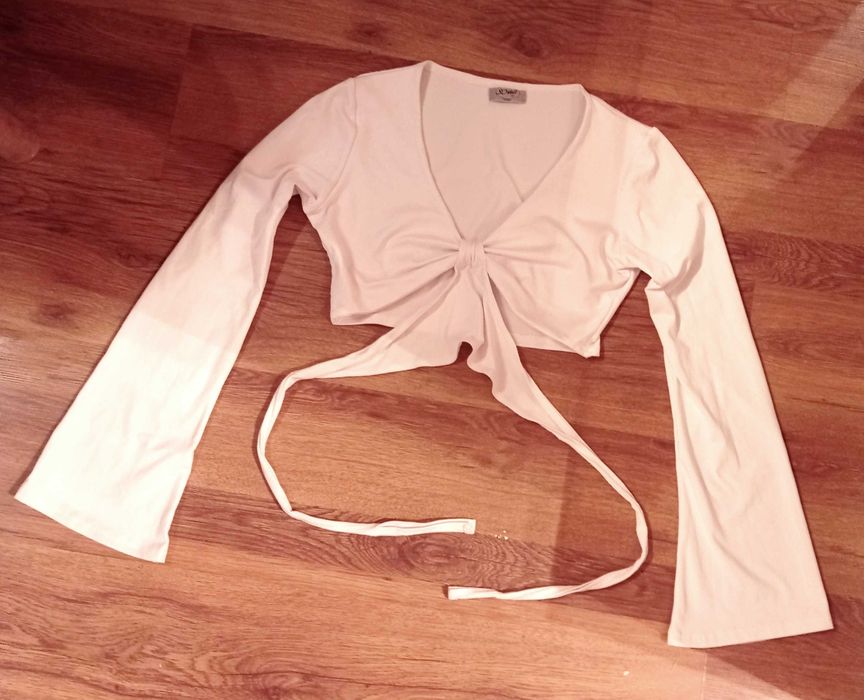 Króciutki wiązany top S