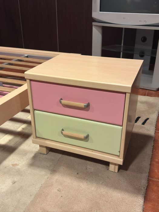 Cama + Estrado + Mesa de Cabeceira