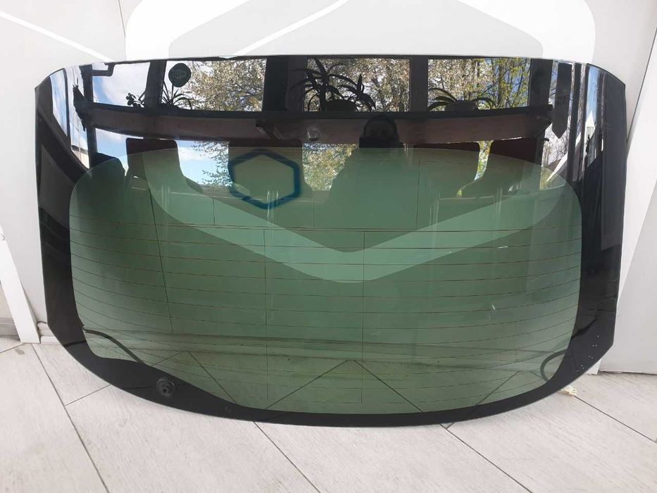Скло дверей багажника  Toyota Prius 50 6810547291