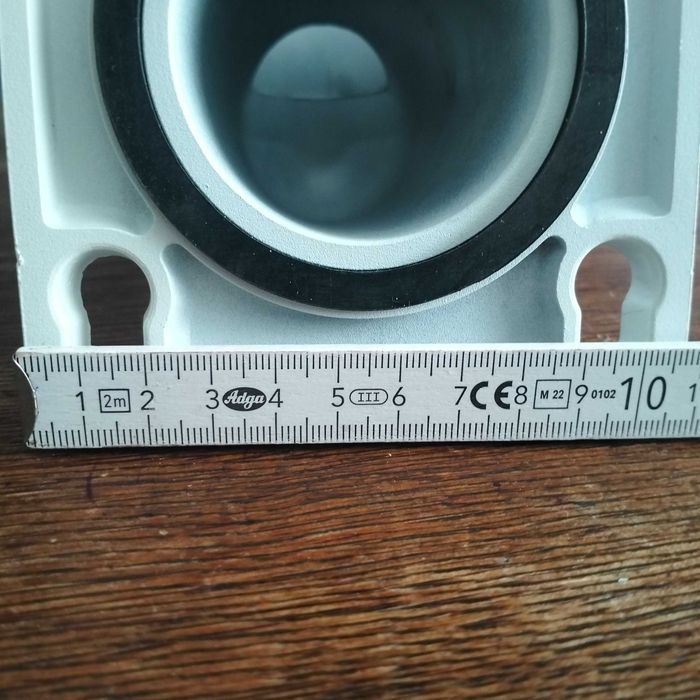 Wspornik ścienny kamery monitoringu