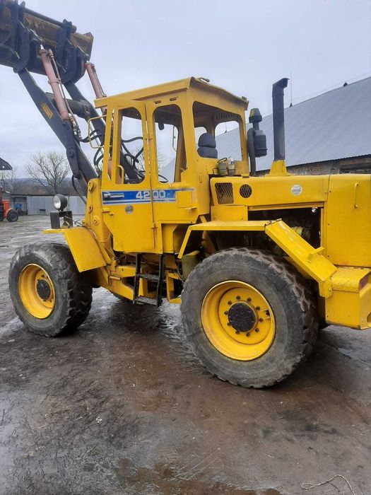 Трактор колісний