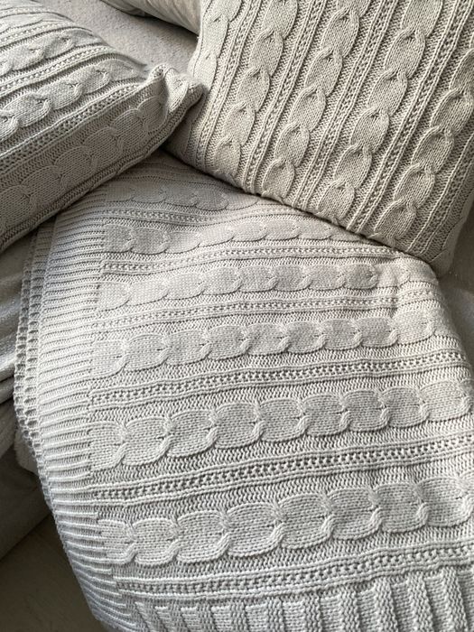 Komplet koc i dwie poduszki sweterkowe plecione warkocz szary