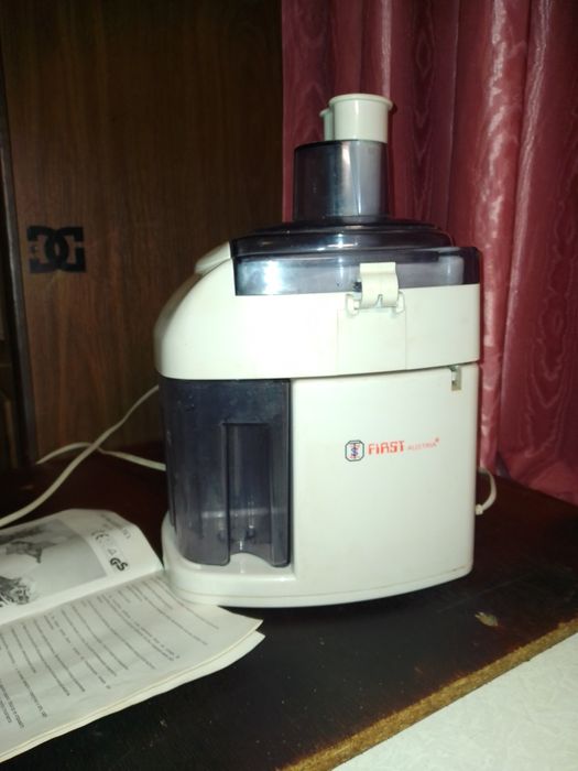 Соковыжималка First