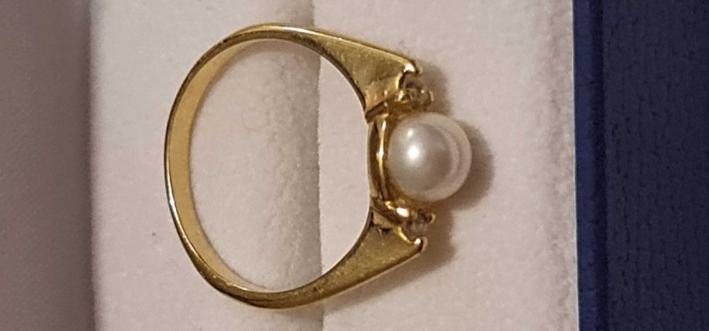 Złoty pierścionek z naturalną perłą