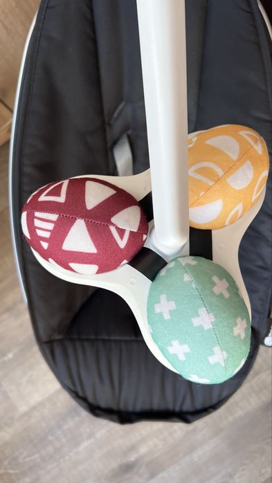 Крісло-гойдалка 4moms MamaRoo 5.0 Black