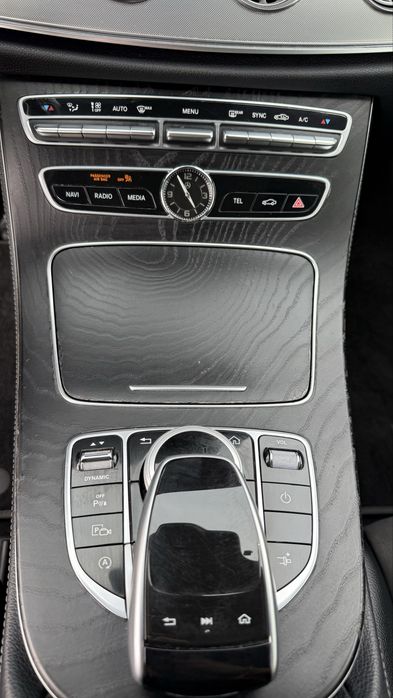Mercedes-Benz E 220 Coupé AMG - Pack Night