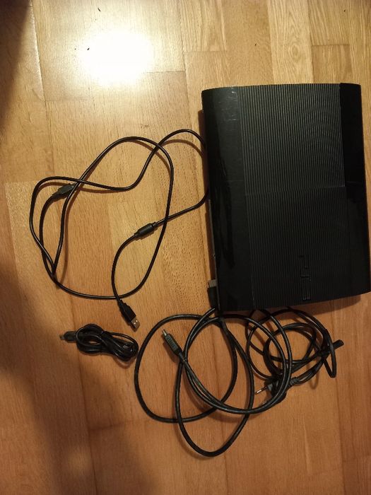 Ps3 Slim, 5 jogos e 2 comandos
