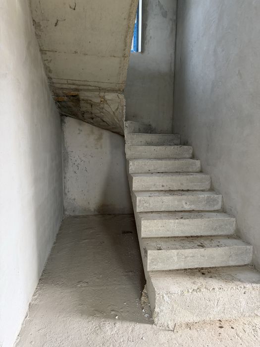 Продаж будинку Бартатів біля лісу