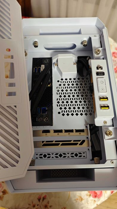 Ігровий Міні-ПК Білий i5-14600K 32GB DDR5 Водянка ASRock B760I 1tb 2K