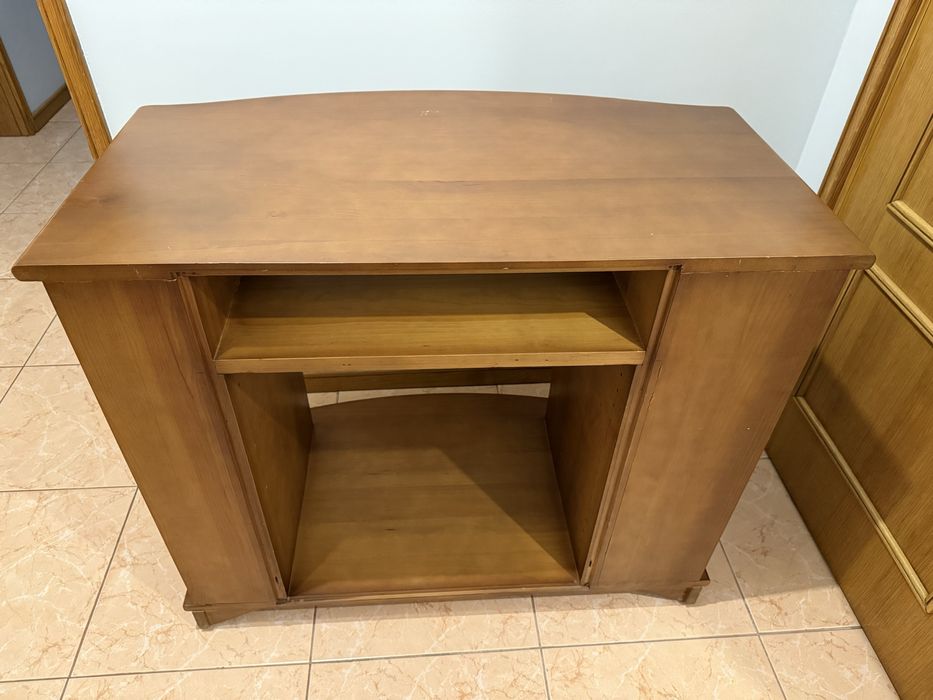 Móvel para TV com rodas