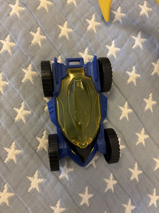 Transformer 40cm com peças e efeitos sonoros e luzes