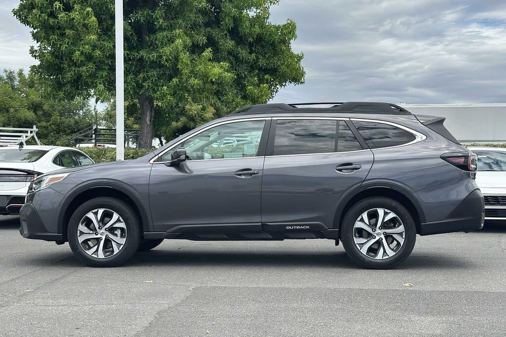 Subaru Outback Limited      2022