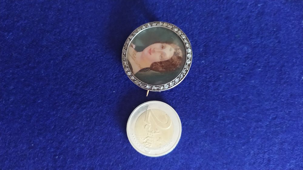 Pregadeira de ouro com prata e diamantes