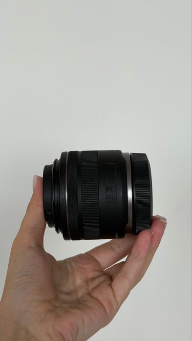 обʼєктив Canon RF 35 mm f1.8 macro