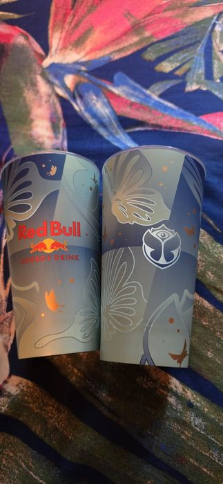 Dwa kubki Tomorrowland iluminacyjne podświetlane edycja 2026.