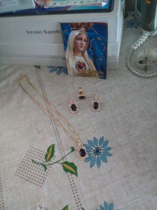 Bijuteria de mulher lindo e novo.