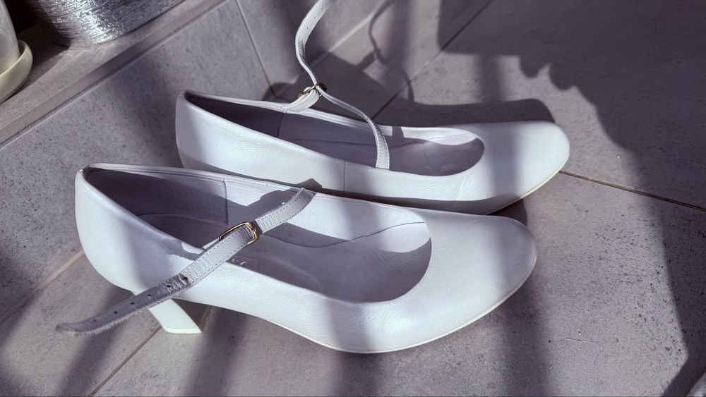 Buty ślubne z koziej skóry