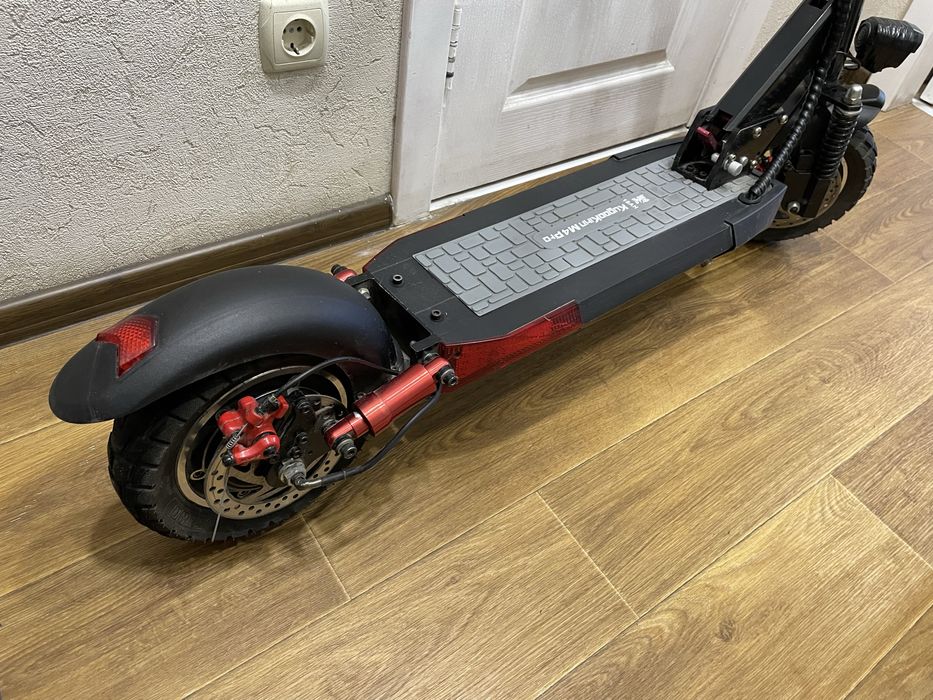 Продам електросамокат KugooKirin M4 Pro