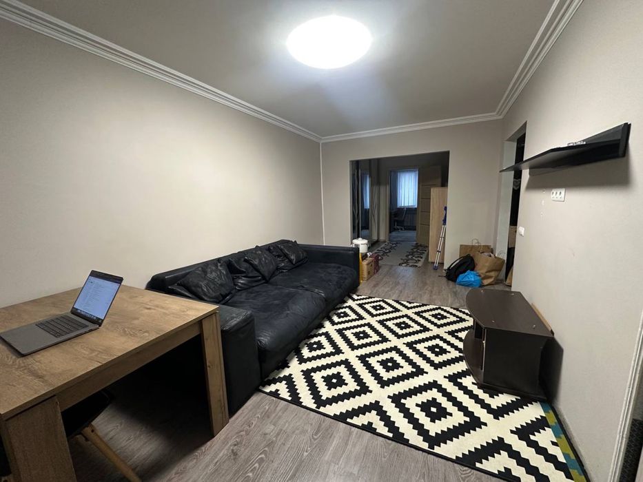 Гарна двох кімнатна квартира з автономним опаленням