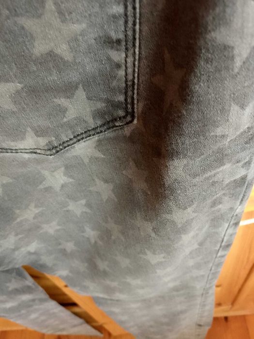 Spodnie jeans w gwiazdy