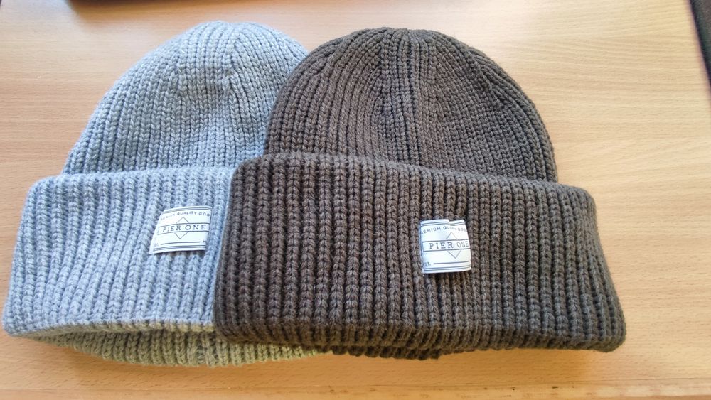 Dwie czapki beanie od Pier One