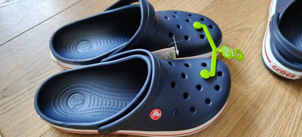 Nowe klapki CROCS granatowe z czerwonym napisem rozmiar 42/43