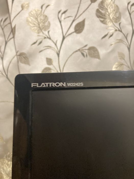 LG flatron w2242s