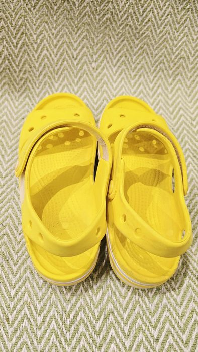 Crocs j1 żółte sandały