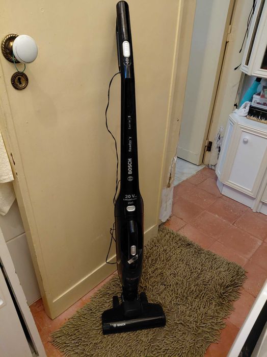 Aspirador Vertical 2 em 1 da Bosch com 20 v.