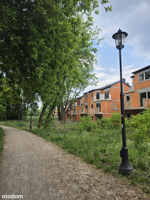 Park Briggsów:mieszkanie dwupoziomowe z dwoma miejscami postojowymi