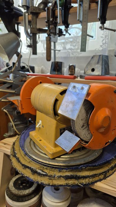 ИЭ-9707 гріндер точило в ідеальному стані в роботі майже не було все в оригіналі не кололось працюе гарно