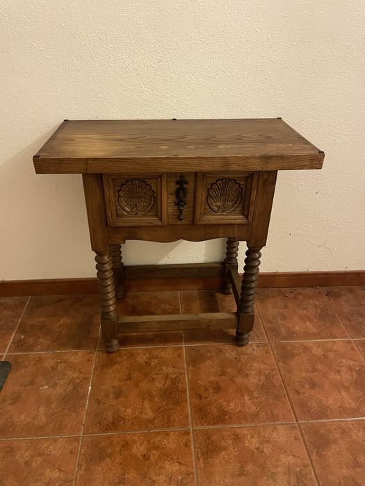 Mesa de apoio sala ou quarto