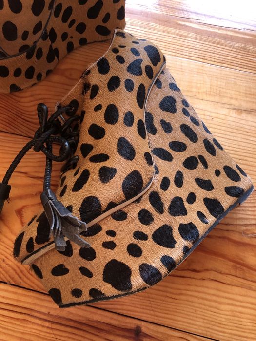 Леопардовые ботинки