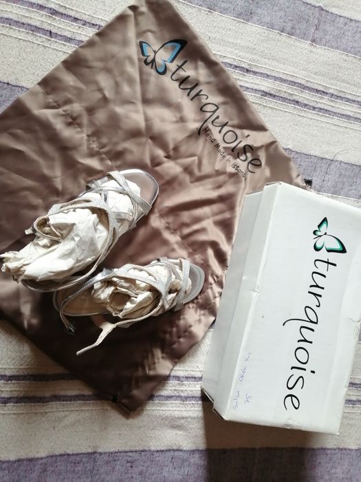 Sapatos de tango novos da Turquoise