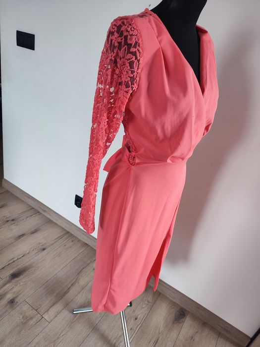 Nowa elegancka sukienka