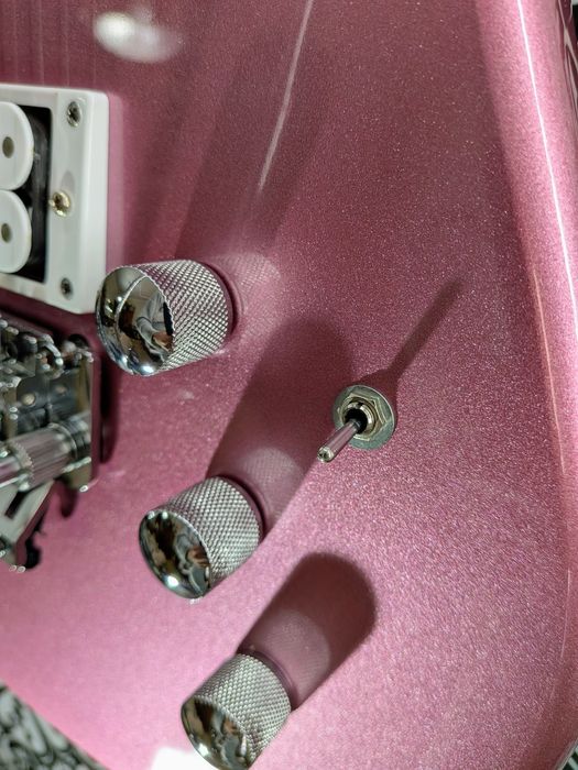 Guitarra Elétrica - Ajustes • Reparações • Mods • Eletrónica

A tua gu