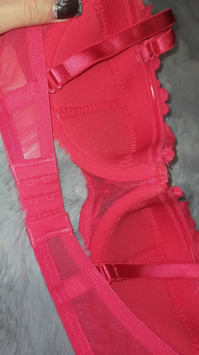 Бюстгальтер червоний Boohoo 75А новий